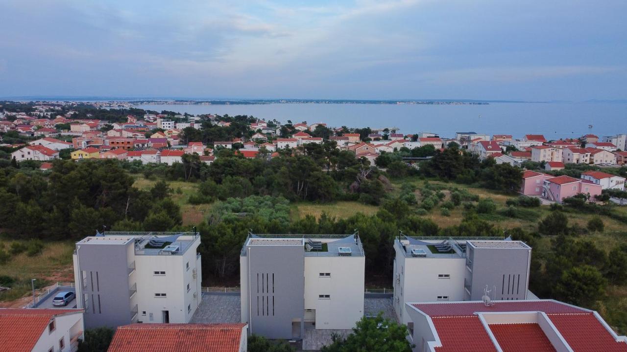 Number One Apartments Vir Buitenkant foto